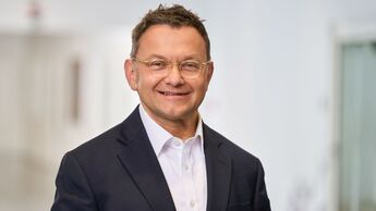 Porträt von Stefan Hienzsch, der zum Vorsitzenden der Geschäftsführung der BMW Bank berufen wurde.