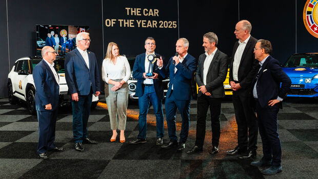 Preisverleihung: Der Renault 5 gewinnt „Car Of The Year 2025“