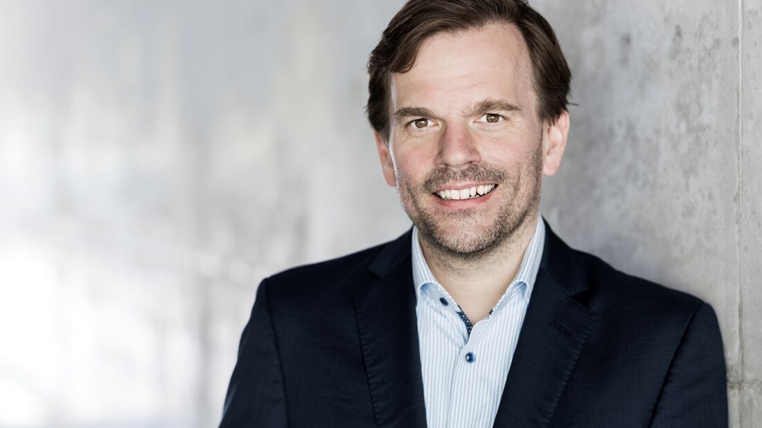 Prof. Dr. Christian Grotemeier lehrt Mobilitätsmanagement an der Hochschule RheinMain. Der Ökonom erforscht seit rund 20 Jahren, wie Unternehmen, Staat und Konsumenten nachhaltige Mobilität gemeinsam gestalten können.