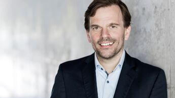 Prof. Dr. Christian Grotemeier lehrt Mobilitätsmanagement an der Hochschule RheinMain. Der Ökonom erforscht seit rund 20 Jahren, wie Unternehmen, Staat und Konsumenten nachhaltige Mobilität gemeinsam gestalten können.