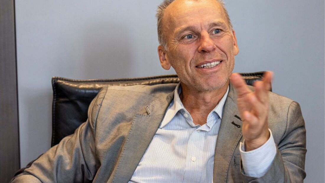 Prof. Dr. Stefan Bratzel, Direktor des Center of Automotive Management (CAM) in Bergisch Gladbach, im Gespräch über die wirtschaftliche Lage der Automobilhersteller 2025