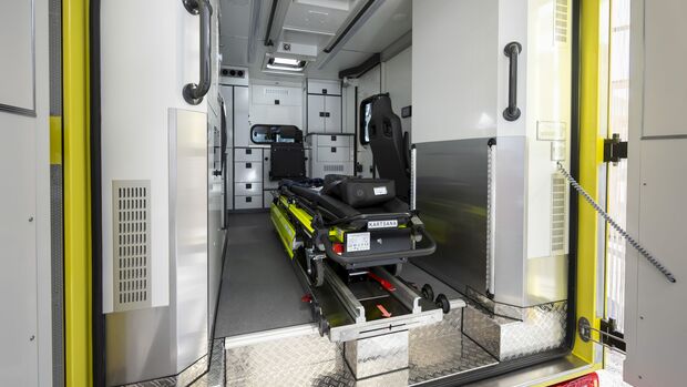 Rettungswagen auf Mercedes-Benz Sprinter Basis, dritte Generation VS30 – im Bild: Fahrtec, ASB  (Die Mercedes-Benz AG und ihre verbundenen Unternehmen übernehmen keinerlei Haftung oder Garantie für die Inhalte, die ausschließlich vom Aufbauhersteller