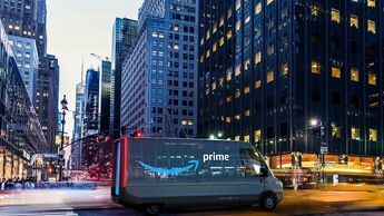 Rivian E-Lieferwagen von Amazon auf Tour