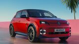 Roter Renault 5 E-Tech Electric in schräger Frontansicht mit schwarzem Dach und eingeschalteter LED-Beleuchtung.