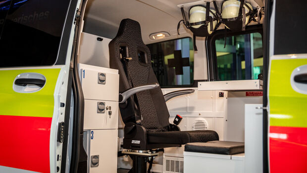 Sechs neue Mercedes-Benz Vito Tourer für Rettungseinsätze des Bayerischen Roten Kreuzes