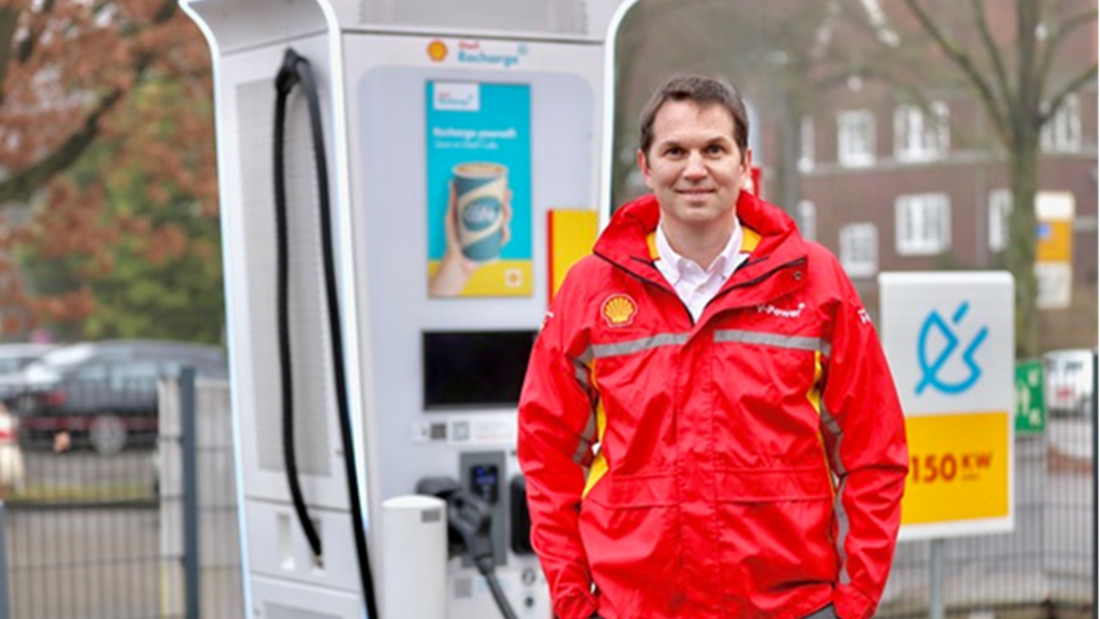Shell testet dynamische Preise fürs Schnellladen. Der Preis orientiert sich am Börsenstrompreis des jeweiligen Tages.
