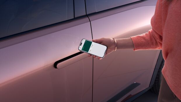 Skoda Peaq als großes Elektro-SUV mit Außenansichten, Innenraumdetails, Frunk, Kofferraum und digitalem Schlüssel