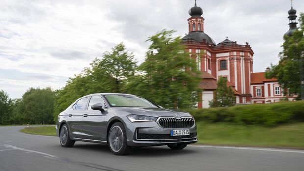 Skoda Superb PHEV 2025