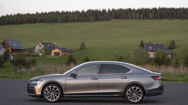 Skoda Superb PHEV 2025