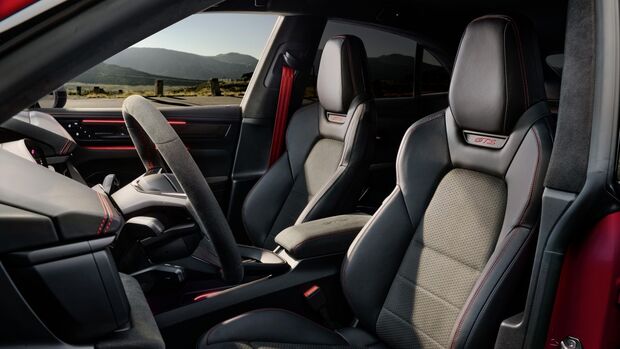 Sportsitze mit GTS-Schriftzug im Porsche Macan GTS