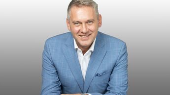 Stefan Teuchert, derzeit Leiter BMW Vertrieb Deutschland, wird zum gleichen Zeitpunkt als sein Nachfolger innerhalb der Region Europa die Verantwortung für den Markt Deutschland übernehmen.
