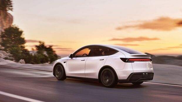 Tesla Model Y 2025