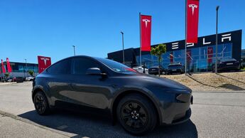 Tesla Model Y RWD (Juniper) bei der Übernahme in Weinstadt