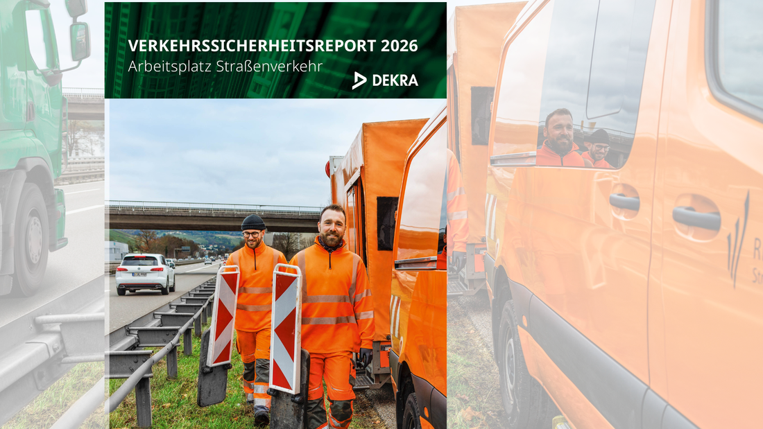 Titelmotiv des Dekra-Verkehrssicherheitsreports 2026 mit Straßenarbeitern an einer Autobahn neben einem orangefarbenen Einsatzfahrzeug.