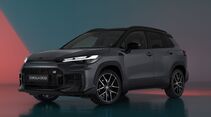 Toyota Corolla Cross GR Sport in Dunkelgrau, Front-Dreiviertelansicht im Studio, LED-Scheinwerfer und sportliche Frontpartie sichtbar.