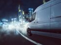 Transporter bei Nacht