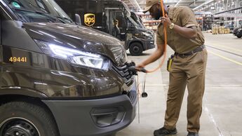 UPS nimmt 188 neue Elektro-Zustellfahrzeuge in Deutschland in Betrieb.