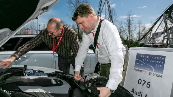 Unters Blech geschaut. 