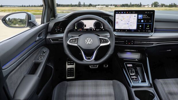 VW Golf VIII 2025