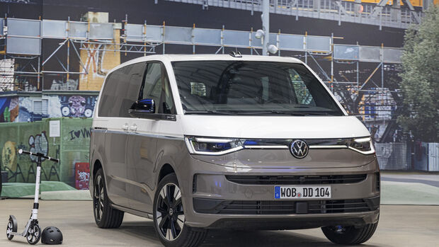 VW Multivan beim Messeauftritt von Volkswagen Nutzfahrzeuge