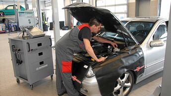 Volkswagen verstaerkt Serviceoffensive. Werkstattkette stop+go bietet attraktive Serviceleistungen fuer aeltere Fahrzeuge Stop + Go