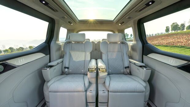 Volvo EM90 2025
