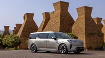 Volvo EM90 2025