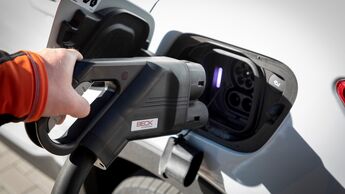 Volvo XC40 Recharge P8 E-Auto, laden, Kabel, CCS, Stecker