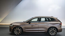 Volvo XC60 Long Range Plug-in-Hybrid mit neuer Front, Innenraum, Kofferraum, Ladeanschluss und Details der Modellpflege