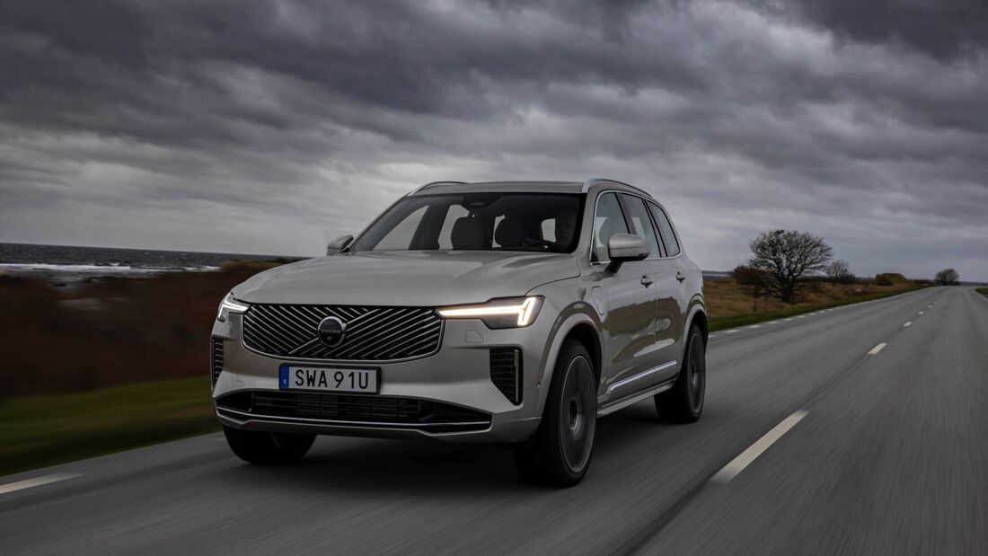 Volvo XC90 B5  2025