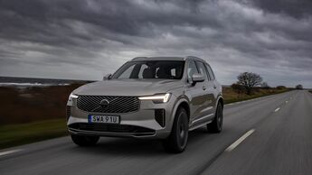 Volvo XC90 B5  2025