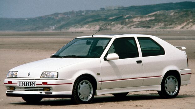 Weniger Glück hatte allein der Renault 19 16V, der einen wilden Rock´n‘Roll mit dem Golf GTI wagte, aber rasch unterlag.