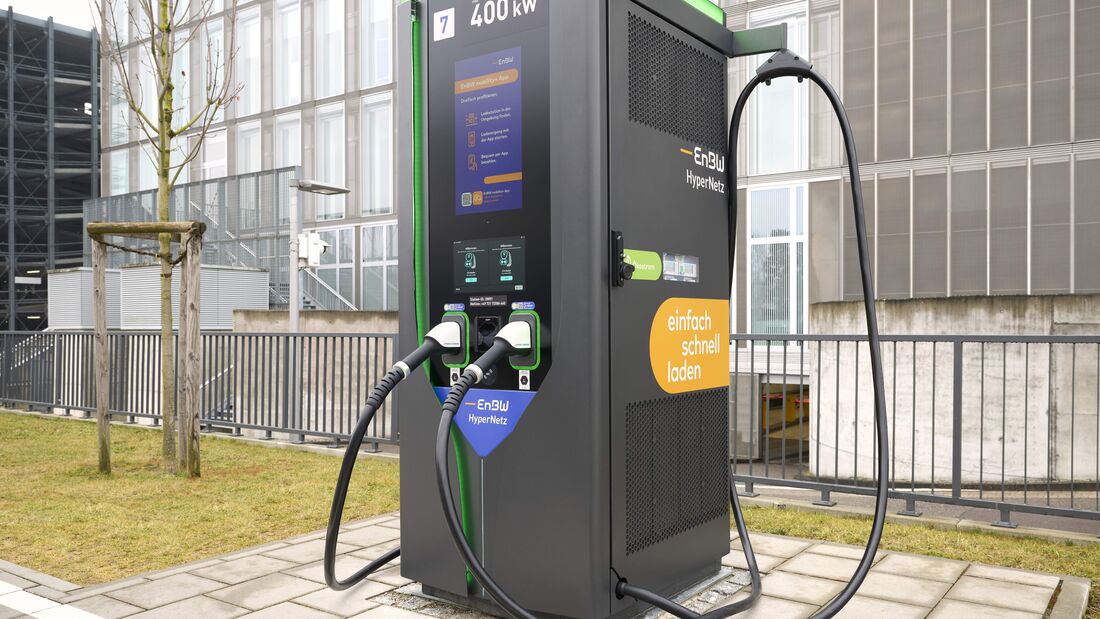 XCharge C7 Ultra-Fast Charger mit 400 kW im EnBW HyperNetz am Standort EnBW City in Stuttgart.