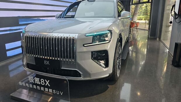 Zeekr 8X im Flagship Store in Hangzhou
