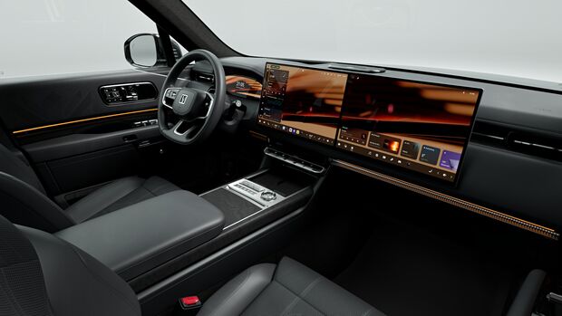 Zeekr 9X mit 900-Volt-Hybridantrieb, luxuriösem Innenraum und digitalen Anzeigen