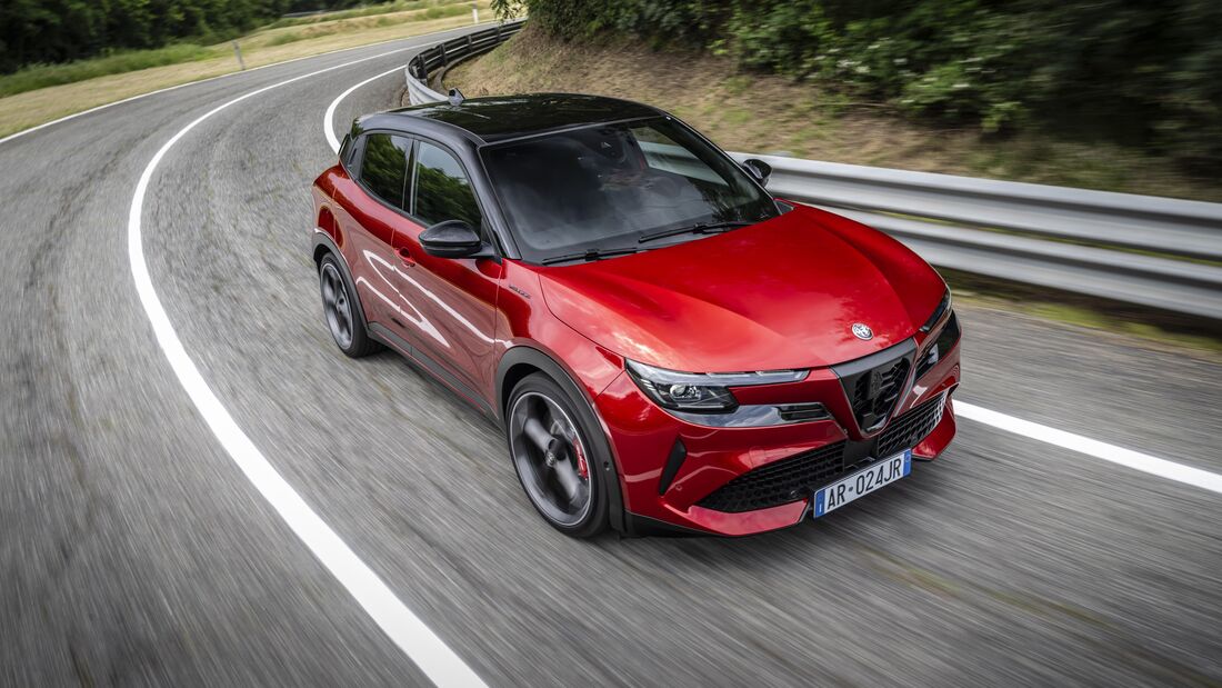 alfa romeo, junior veloce, fahrend, seitenansicht, dynamik, suv, kompakt