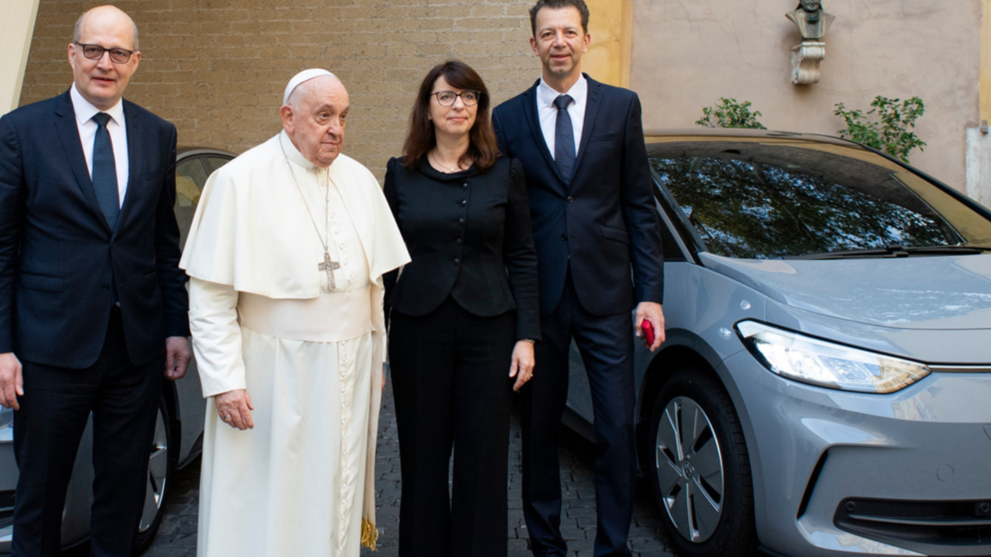 Papst fährt VW ID.3