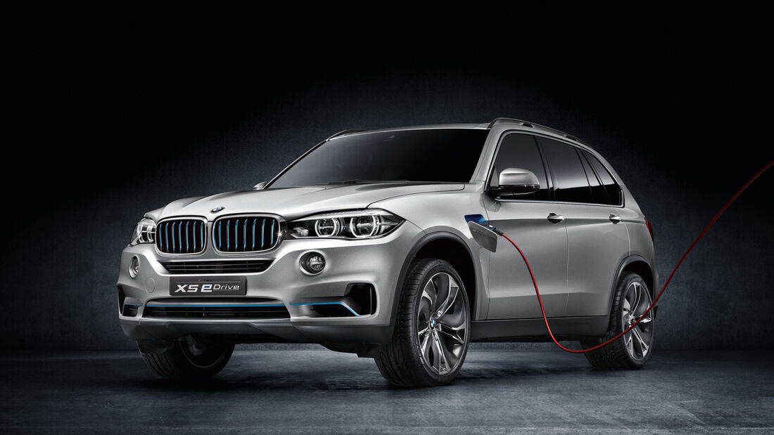 Großer SUV mit Stecker