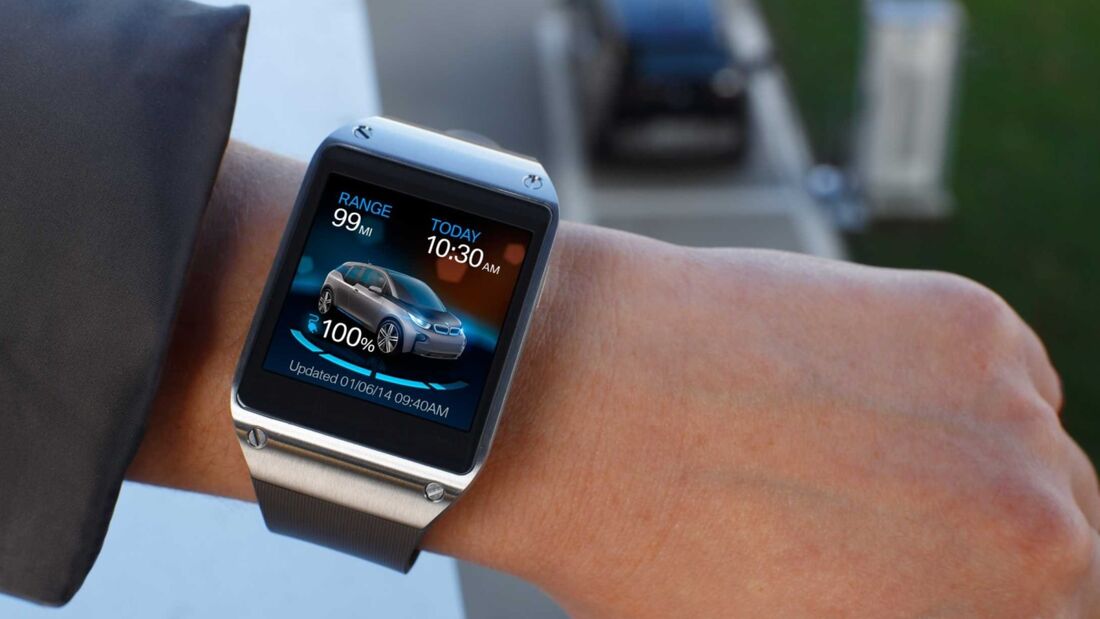 Smartwatch vernetzt Auto und Fahrer