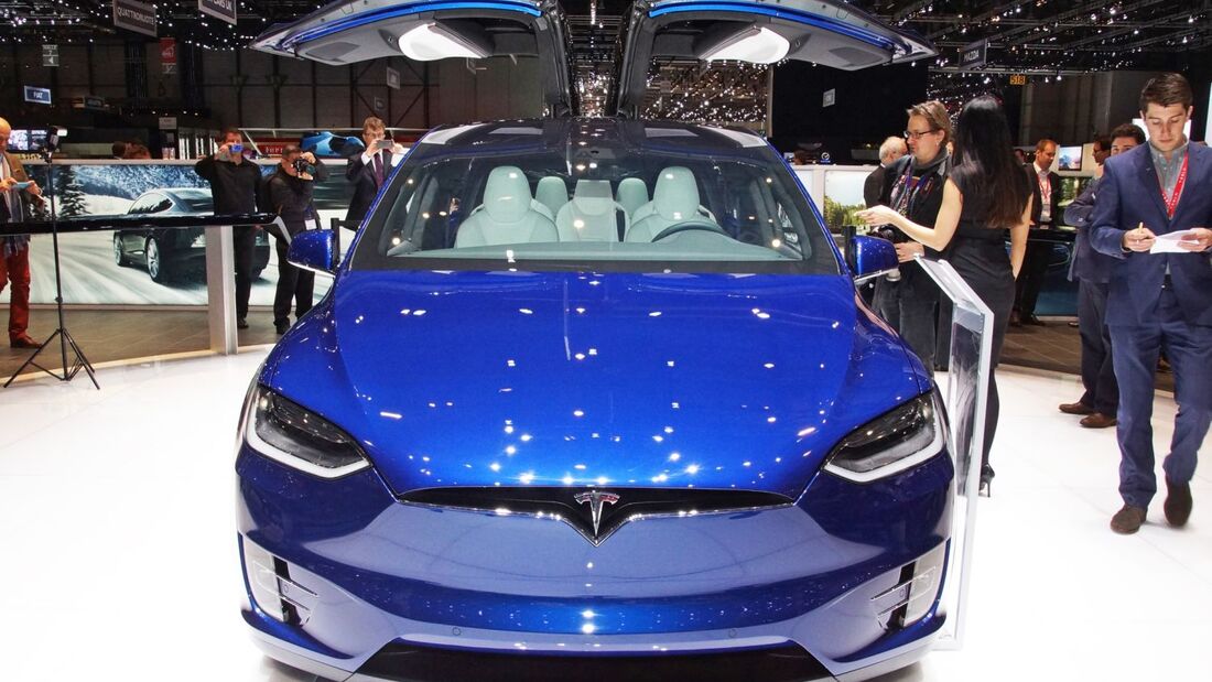 Tesla ruft Model X zurück