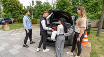 v. li.: Selcuk Demirer, Mobility Management, MHP Management- und IT-Beratung GmbH, Tim Hauptmann, Porsche Zentrum Stuttgart, Porsche Niederlassung Stuttgart GmbH, Dilan Uca, Associate, MHP Management- und IT-Beratung GmbH, ???